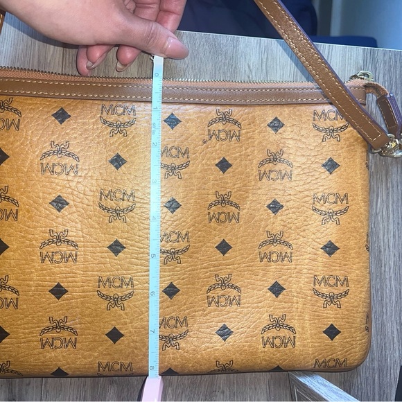 Authentic MCM clutch handbag with removable strap - Picture 7 of 7